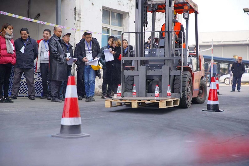 叉車操作技巧與叉車安全操作